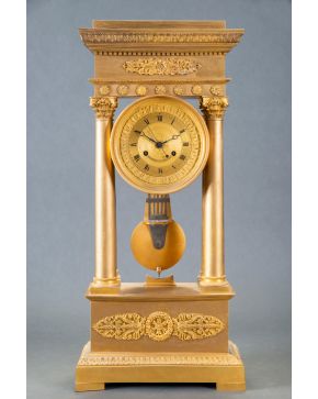 644-Reloj de pórtico Carlos X, Francia, C. 1830.  Decoración relevada de elementos vegetales y palmetas. Esfera firmada: Lafolie a Paris". Numeración 