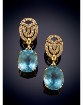 315-PENDIENTES CON GRANDES AGUAMARINAS TALLA OVAL SOBRE UNA MONTURA DE BRILLANTES EN ORO AMARILLO DE 18K.