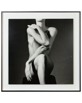 207-JEAN BAPTISTE HUYNH (Châteauroux, Francia 1966) Nu XX". 2005 Fotografía en blanco y negro sobre papel Medid