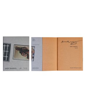 308-ANDY WARHOL (Pittsburgh 1928 - Nueva York 1987)  Autógrafo". 1982 Libro con dedicatoria manuscrita a tinta de 