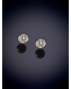 115-PENDIENTES EN CHATÓN DE BRILLANTES DE 0.35CT APROX. Montado en oro blanco 18k.