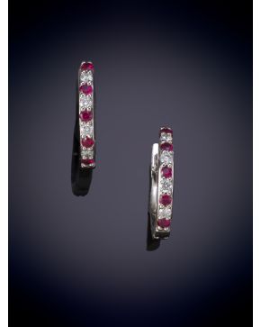 116-BELLOS PENDIENTES DE BRILLANTES Y RUBIES. Montura en oro blanco de 18k.