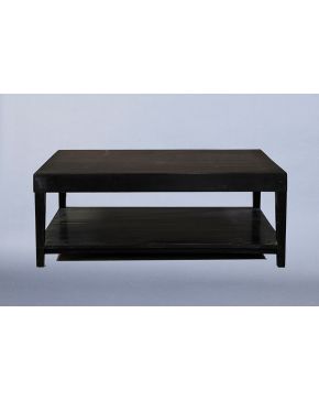 2206-Mesa de centro moderna en madera lacada en negro. Medidas: 50x85x130 cm.