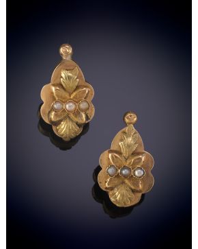 142-PENDIENTES ISABELINOS SOBRE UNA MONTURA DE ORO AMARILLO DE 18K. 