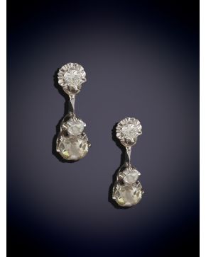 153-PENDIENTES CON DIAMANTES TALLA ANTIGUA. Montura en oro blanco de 18k.