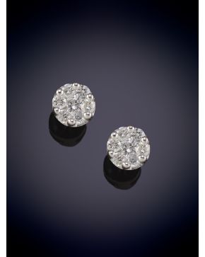 209-PENDIENTES ROSETONES DE BRILLANTES DE 0,75 CT. APROX. Montura en oro blanco de 18k.  