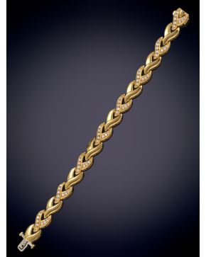 85-PULSERA DE ESPIGAS INTERCALADAS LISAS Y CON BRILLANTES MONTURA EN ORO 18K