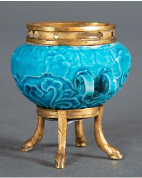 65-Bowl en cerámica china vidriada turquesa, probablemente siglo XVII. Con montura en bronce dorado 