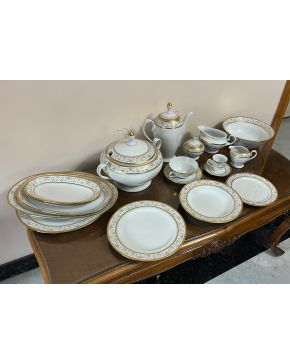 2254-Completa vajilla en porcelana alemana con marcas Seltmann weiden de Bavaria para 12 servicios. 