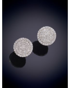 240-PENDIENTES DE BRILLANTES EN PAVÉ. Montura en oro blanco 18k.