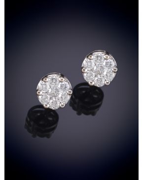 249-PENDIENTES CIRCULARES DE BRILLANTES. Montura en oro 18k.