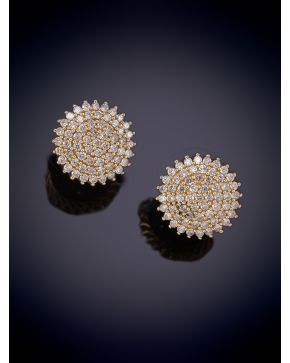 462-BELLOS PENDIENTES DE BRILLANTES MONTADOS EN PAVÉ en oro amarillo de 18k. 