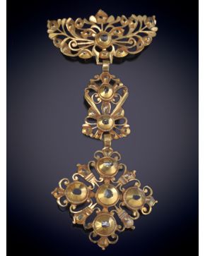 5-ANTIGUO PENDENTIF DE DIAMANTES, TALLA ANTIGUA, SOBRE UNA MONTURA DE ORO AMARILLO DE 18K. 