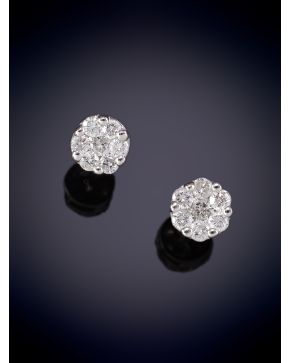 591-PENDIENTES ROSETONES DE BRILLANTES DE 0,75 CT. APROX. Montura en oro blanco de 18k