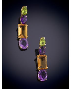 662-PENDIENTES CON CAIDA DE AMATISTAS, CITRINOS Y PERIDOTOS EN DIFERENTES TALLAS. Montura en oro amarillo 14k.