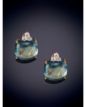 665-PENDIENTES DE TOPACIOS AZULES CON DETALLES DE DIAMANTES. Montura en oro rosa 18k.