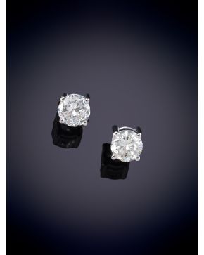 887-DORMILONAS DE BRILLANTES . Montura en oro blanco 18k. Peso total de brillantes:1.04ct aptrox.