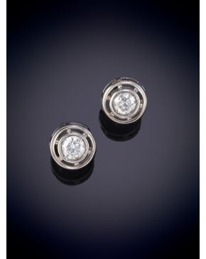 909-PENDIENTES DE BRILLANTES 0.50 ct aprox EN CHATÓN. Montura en oro blanco 18k.