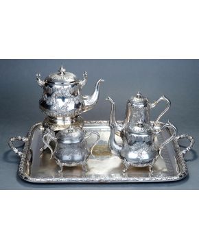 2324-Lote en plateado francés, c. 1910: formado por samovar, cafetera, tetera y azucarero con decoración de guirnaladas, rocallas y guirnala