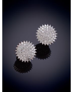 168-PENDIENTES DE BRILLANTES EN PAVÉ. Montura en oro blanco 18k.