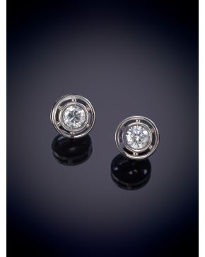 379-PENDIENTES DE BRILLANTES 0.50 ct aprox EN CHATÓN. Montura en oro blanco 18k.