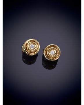 41-PENDIENTES CHATONES DE BRILLANTES SOBRE UNA MONTURA DE ORO AMARILLO DE 18K. 