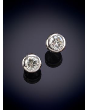 415-PENDIENTES DISEÑO CHATÓN PESO TOTAL DE LOS DIAMNTES 0,63 CT Y MONTURA EN PLATINO (TUERCAS EN PALTA)