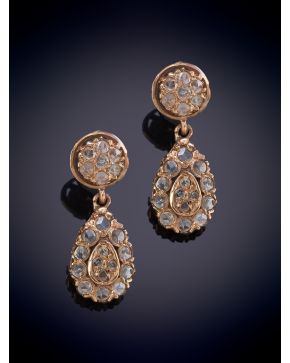 78-PENDIENTES ROSETÓN DE DIAMANTES TALLA ANTIGUA. Montura en oro amarillo 9k.