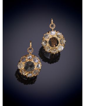 84-PENDIENTES ANTIGUOS DE DIAMANTES TALLA ROSA. Montura en oro amarillo 18k.