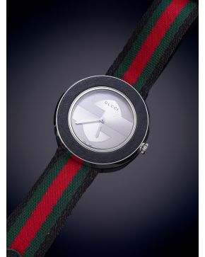 880-GUCCI"" RELOJ DE PULSERA CON CAJA EN ACERO. MOVIMIENTO SUIZO DE CUARZO. Esfera gris y pulsera y hebilla originales. ""