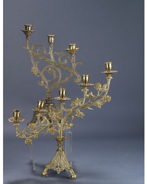 2317-Pareja de candelabros de tres y cinco luces en bronce. Altura mayor: 44 cm