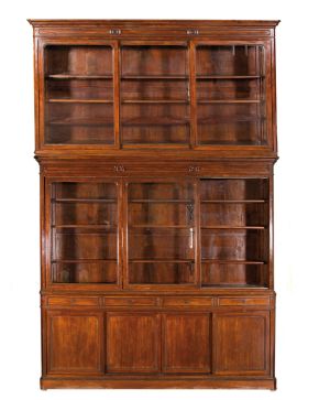 2392-Mueble-biblioteca de dos cuerpos, s. XIX.  Parte superior acristalada y compartimentada en tres alturas con puertas correderas. Parte i