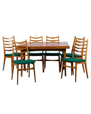 78-Conjunto de comedor Midcentury, Alemania, c.1950 formado por mesa extensible en madera de teca y seis sillas con estructura de madera de 