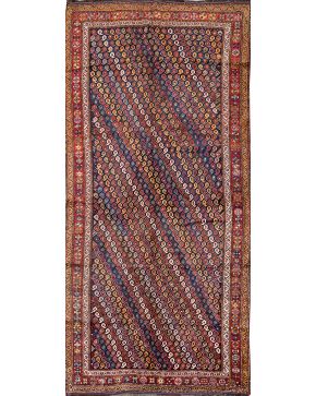 2353-Alfombra persa Shiraz"" en lana de trazo lineal y colores vivos. Medidas: 367 x 172 cm""