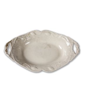 2128-Bandeja en loza blanca de Pickman. Con marca. Medidas: 21 x 32,5 cm 