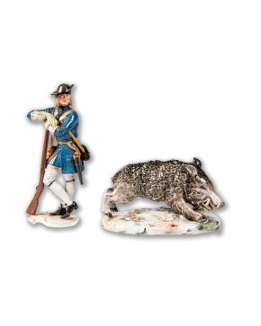 2120-Jabali"" y ""Soldado"" Lote de dos figuras en porcelana alemana e inglesa.  Altura mayor: 22 cm.  Desperfecto