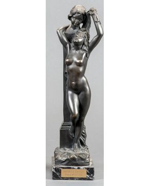 2184-Desnudo femenino"" Escultura en bronce pavonado sobre peana de mármol. Firmado: J. Ferrer 4/300 Altura: 39,5 c