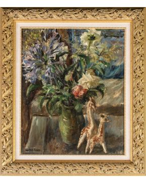 19-JOSEP MARÍA MALLOL SUAZO (Barcelona 1910 -1986) Bodegón con flores y jirafa"" Óleo sobre lienzo Firmado Me