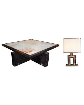 244-Conjunto de exclusivo diseño contemporáneo de alta decoración.  Mesa  de centro cuadrangular y otra auxiliar con lám