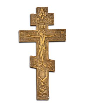 2081-Cruz de bronce cincelado con la Stma. Trinidad.  Medidas: 27 x 13,5 cms. 