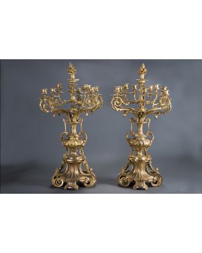 1135-Gran pareja de candelabros de diez brazos en bronce dorado de época Carlos X. Francia . C.1824-30.