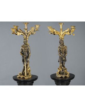 759-Importante pareja de candelabros en bronce dorado y pavonado. Francia finales S. XIX. 